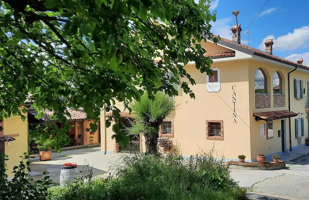 Cà Trifolera Barbaresco - Camera DOPPIA con bagno - IN ROMANTICO CASCINALE NEI VIGNETI CON CANTINA-1
